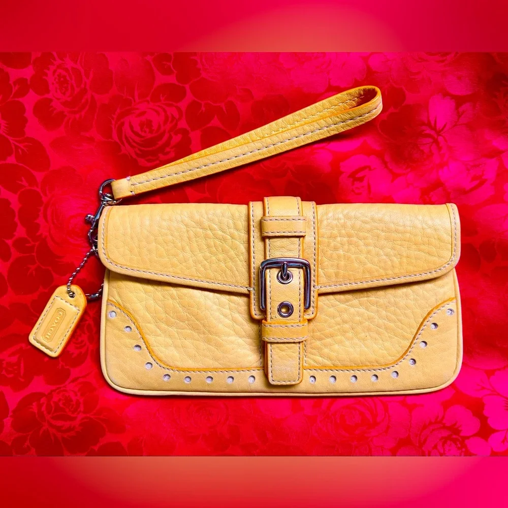 Vintage Y2K Coach Yellow Pebbled Leather Flap Buckle Wallet/Wristlet - Picture 2 of 6